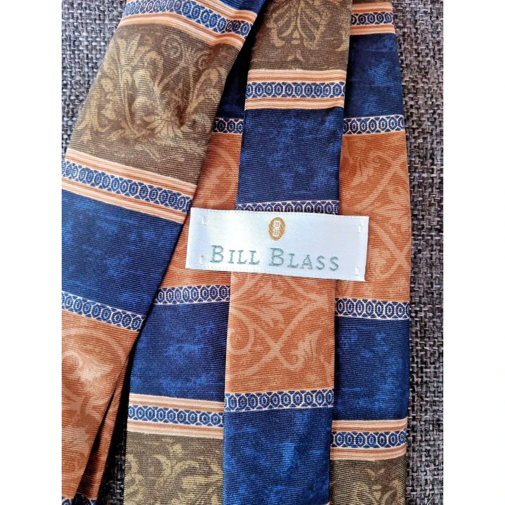Tie 70s 80s 90s Y2K Mens Bill Blass Silk Blue Gold Stripe 3.75 Wide 58 Long